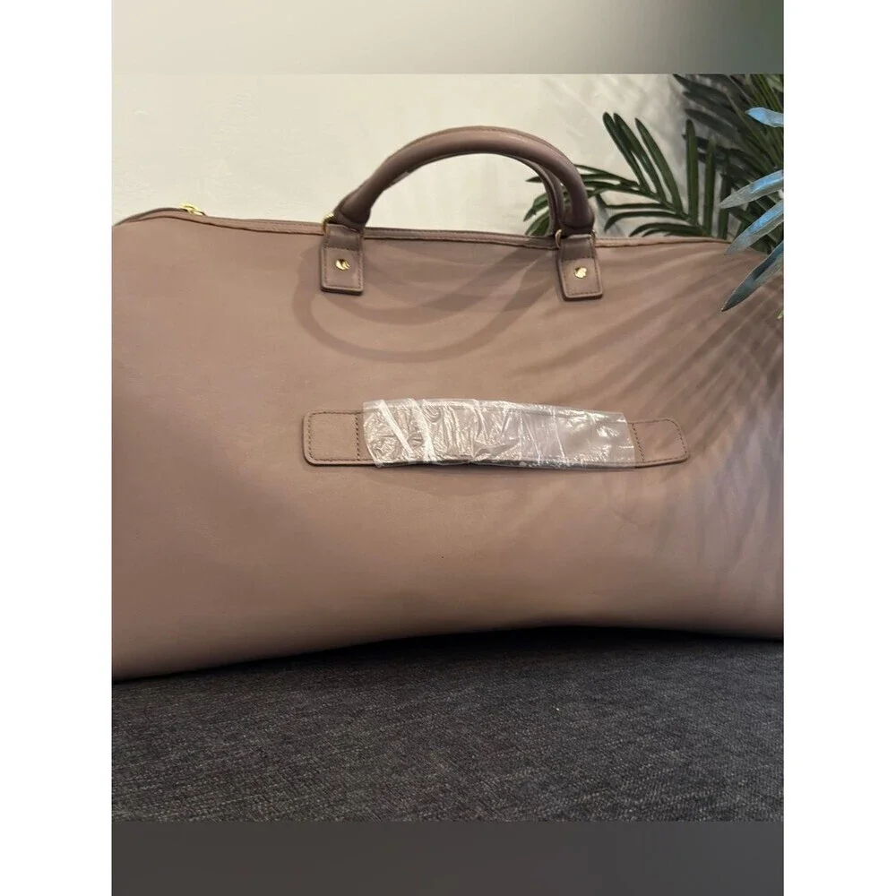 DKNY Clean Cut 21
